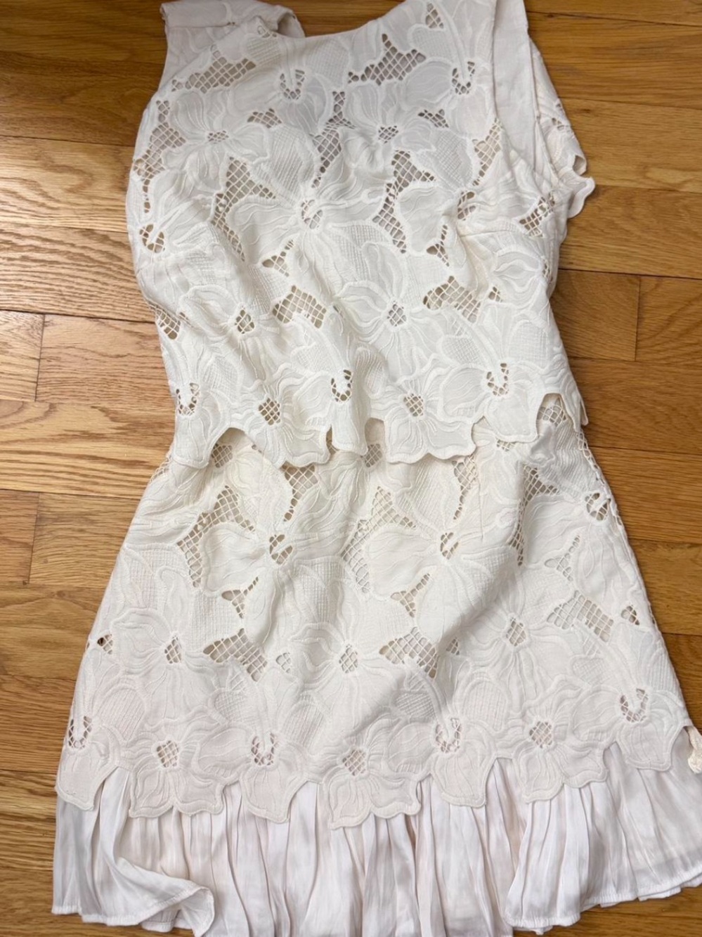 Sandro Guipure Lace Mini Dress with Pleated Hem - Picture 3 of 4